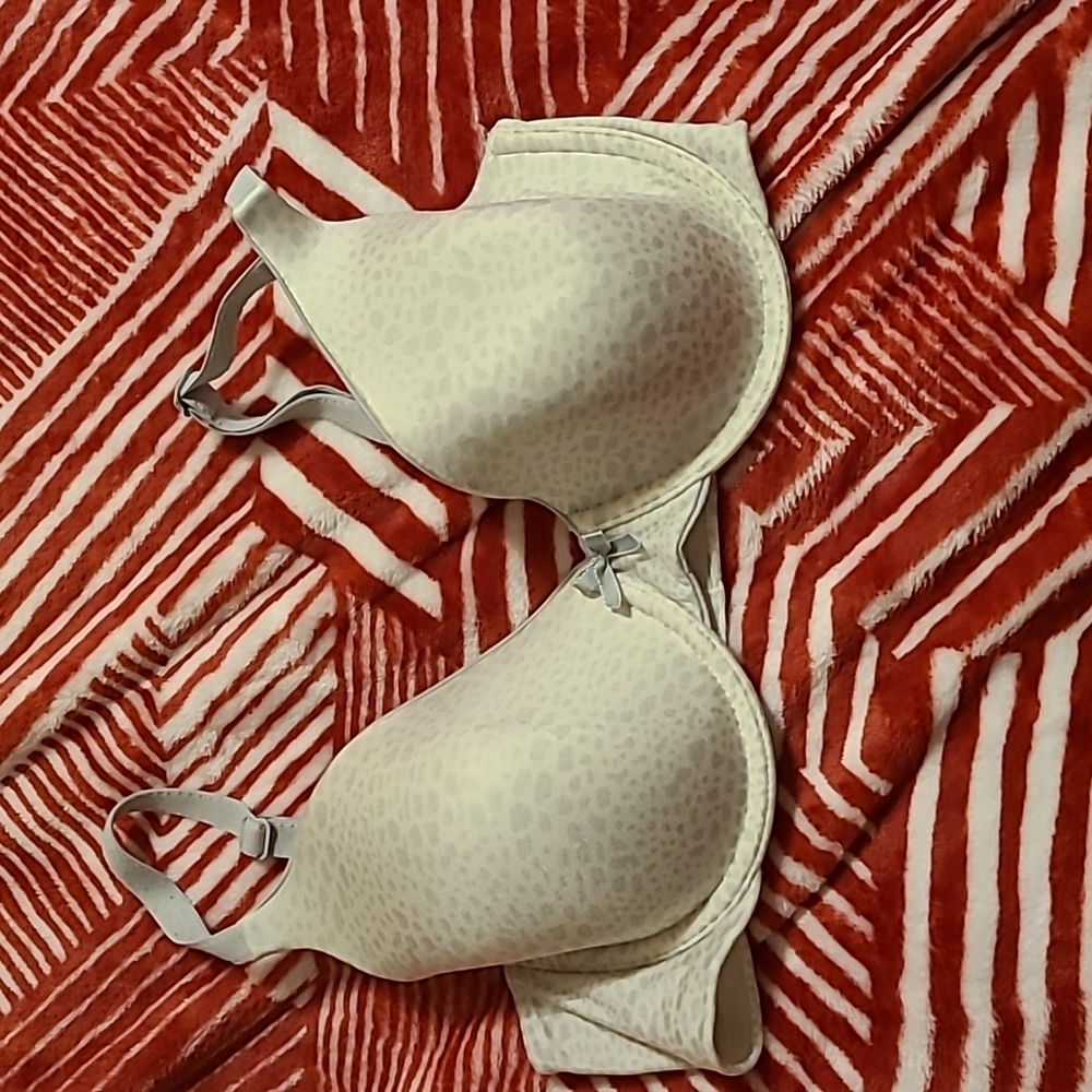 34D Maidenform tshirt bra